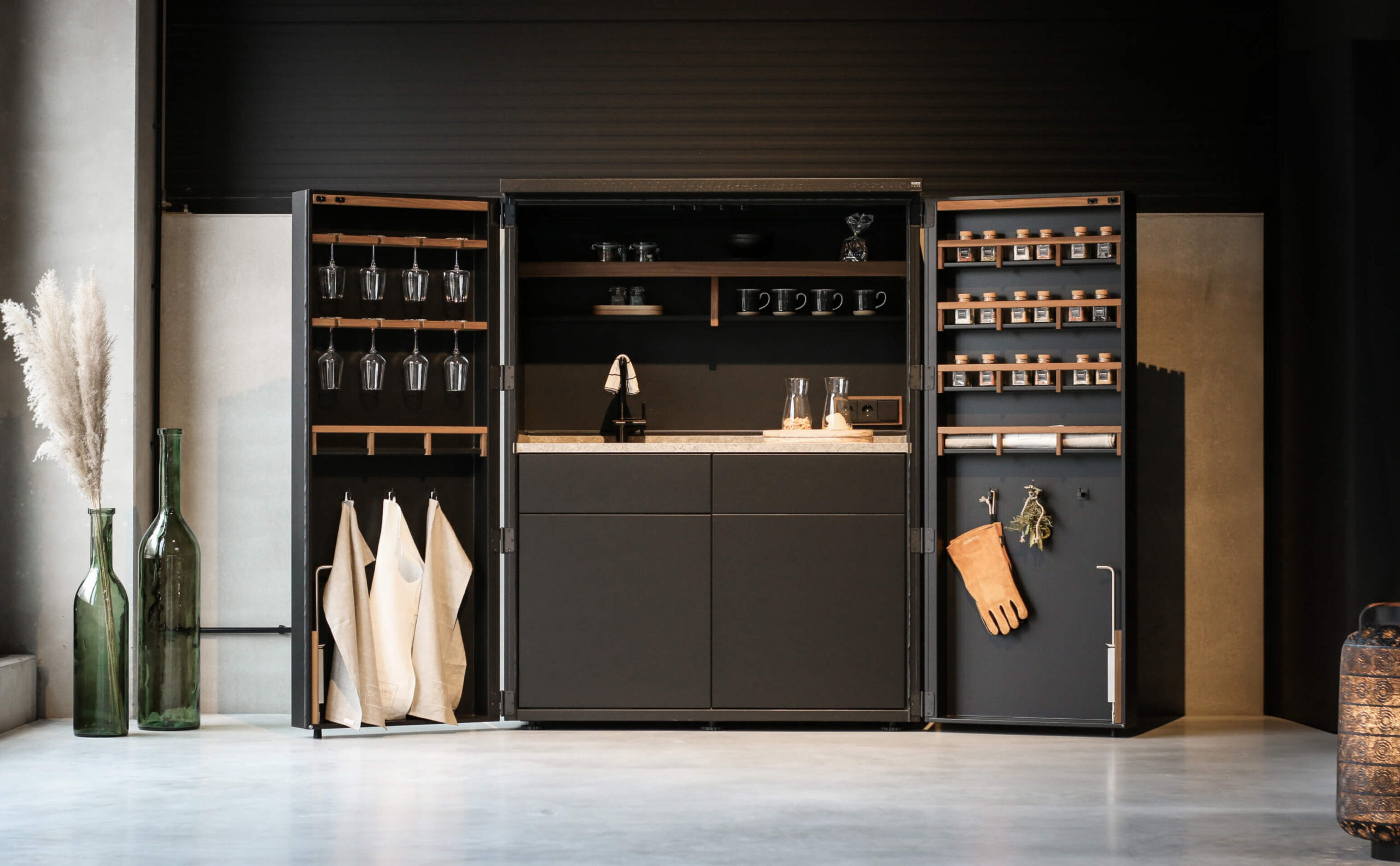 BAR IN A CUPBOARD 