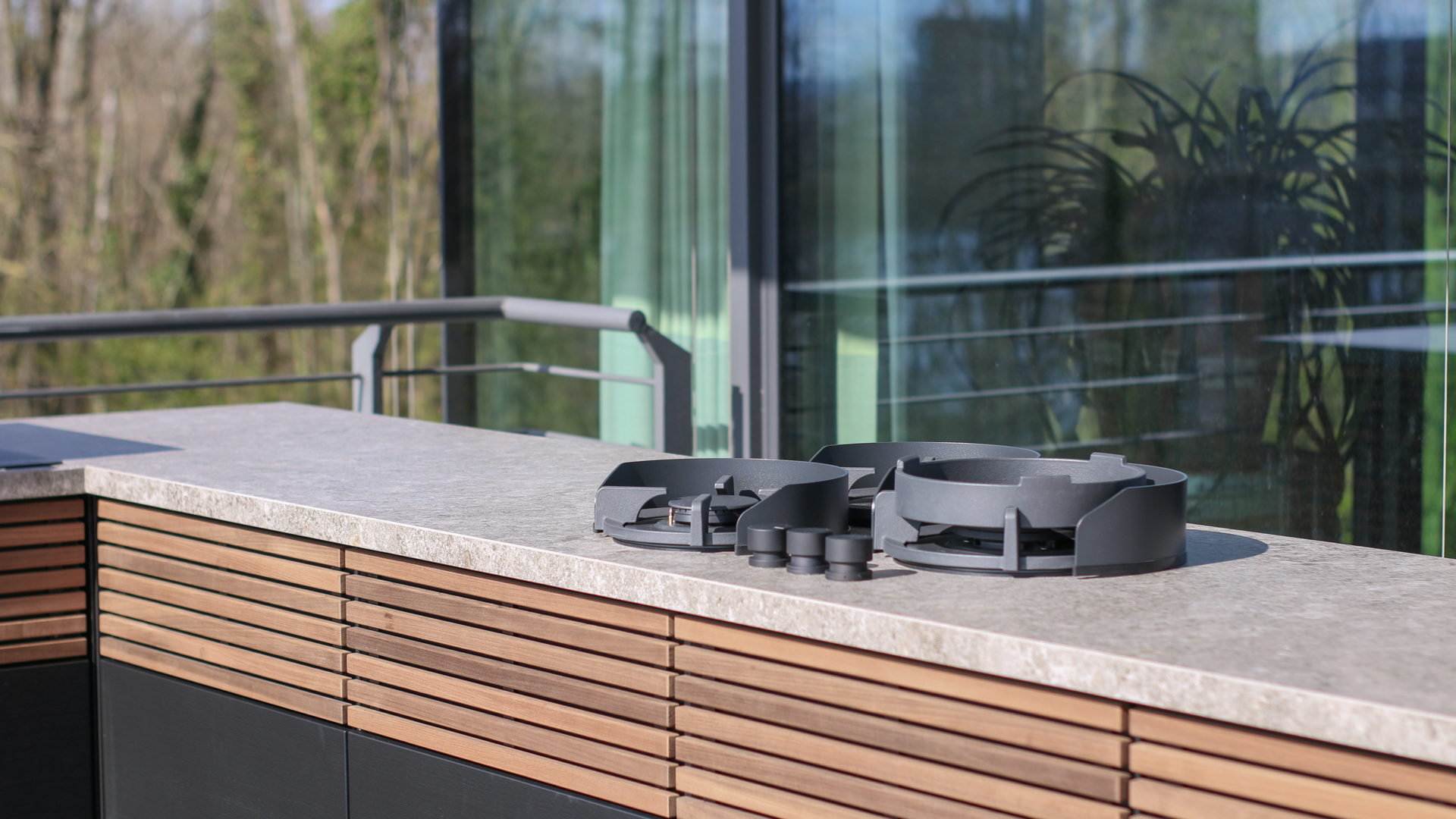 CUBIC outdoor living, outdoor kitchen shared table