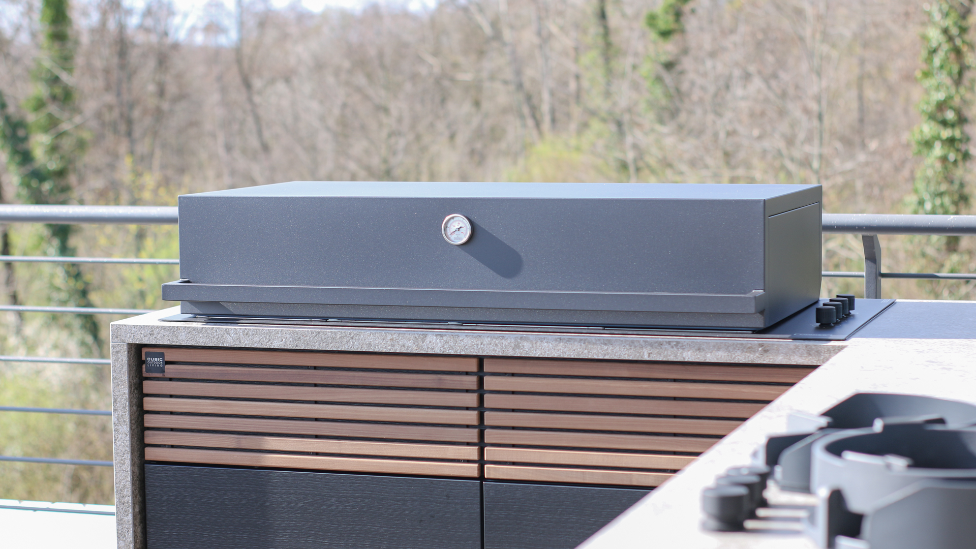 CUBIC outdoor living, outdoor kitchen shared table