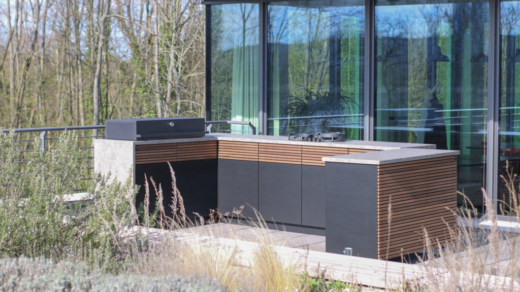 SHARED TABLE – CUBIC outdoor kitchen